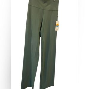 NWT Vuori all the feels straight leg AGATE GREEN Size M